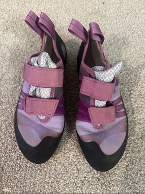 Butora women’s purple rock climbing shoes.